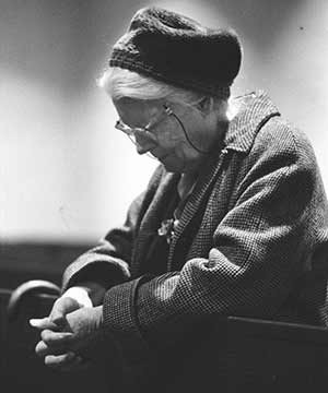 Dorothy Day, co-founder of the Catholic Worker Movement, is pictured in prayer at a church in New York in 1970. (CNS/photo © Bob Fitch)