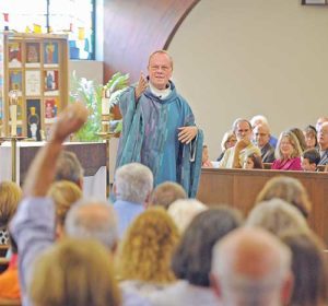 Fr. Dan Sanders, pastor of Lumen Christi Parish, Mequon, invites parishioners at the Lumen Christi Thiensville, site to share memories of the church during the final Mass in Thiensville, Sunday, Sept. 24. (Catholic Herald photo by Sam Arendt)