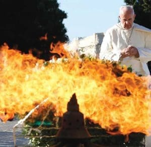 Pope Francis visits a monument to those who died for independence in Baku, Azerbaijan, Oct. 2. (CNS photo/Paul Haring)