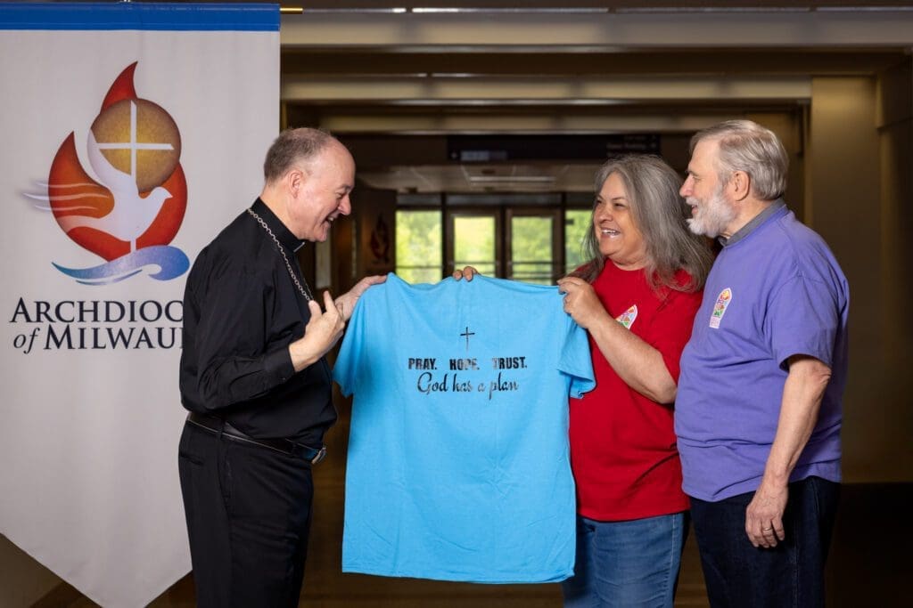 Catholic Community of Eight in Racine – T-shirt-2