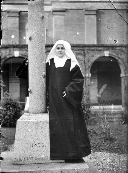 Therese_as_a_nun