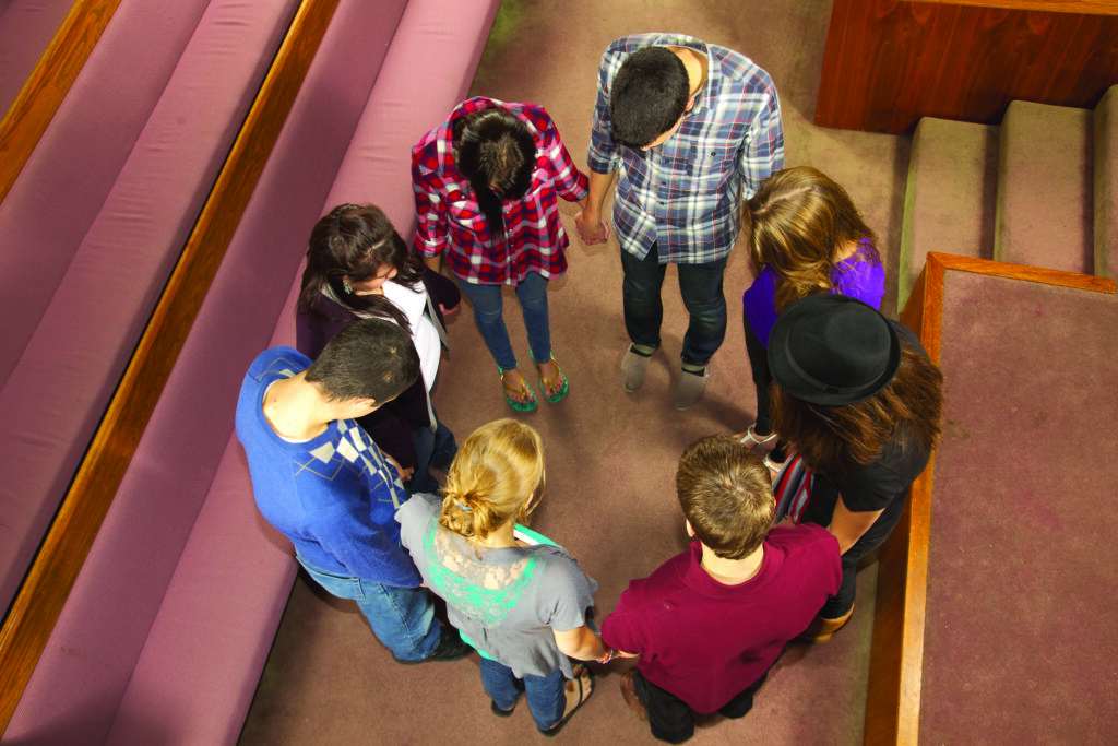 8 Teens Worship Together