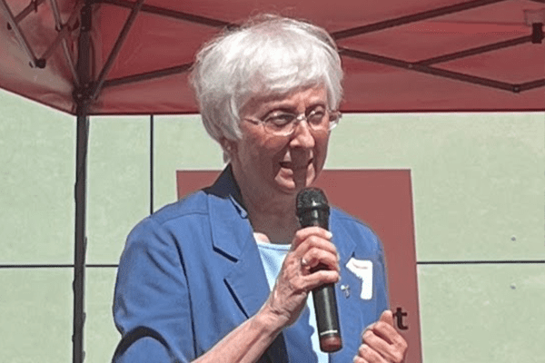 Sr Linda Szocik